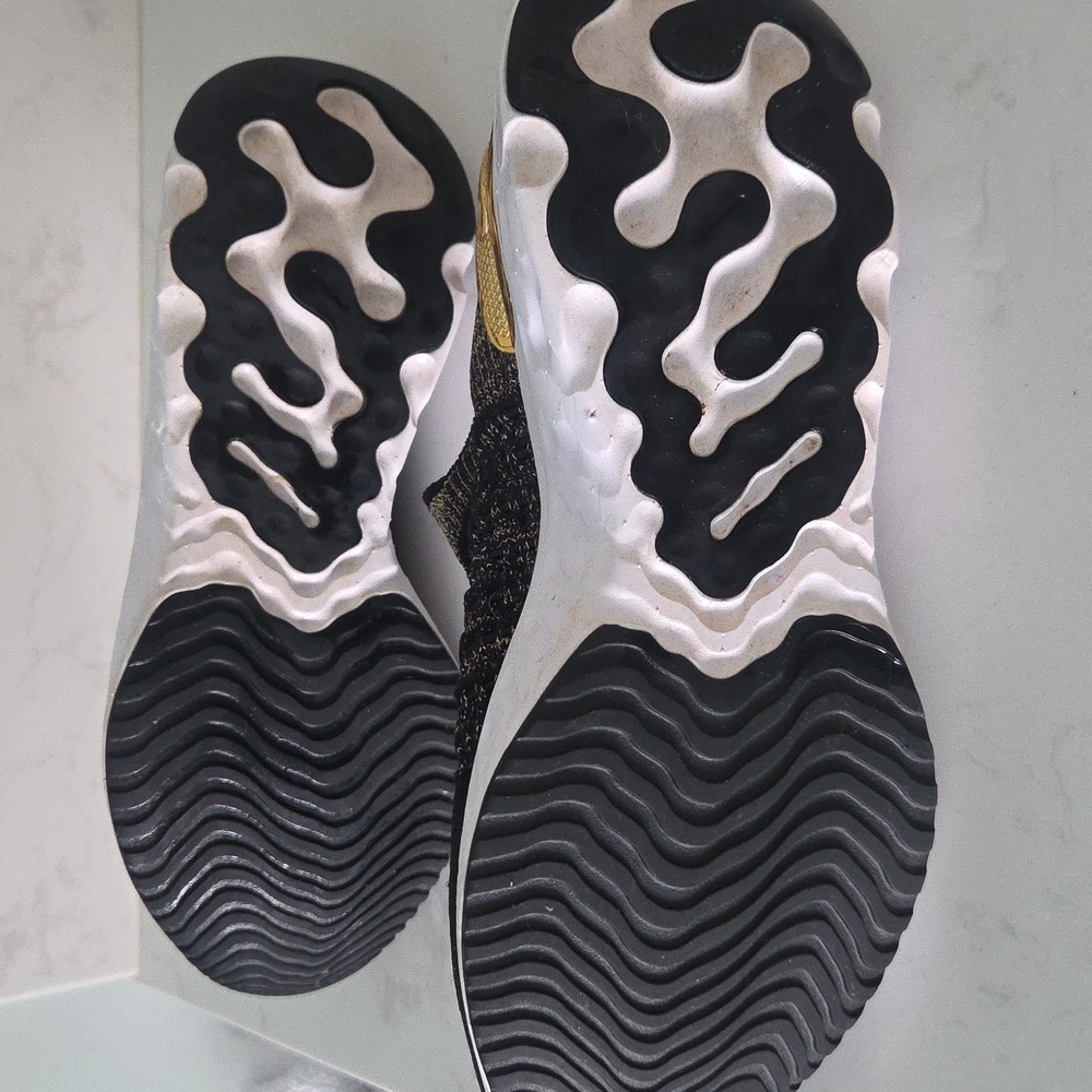 Womens Nike Phantom React - image 5